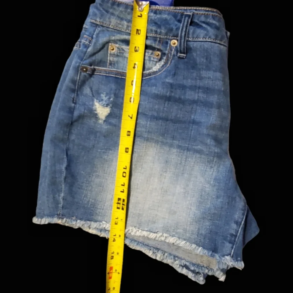NWT-Time and Tru Sretch Denim Shorts. Size 14. - Picture 3 of 6